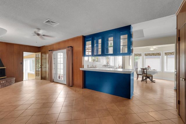 1320 Holly Dr, Tracy, CA 95376