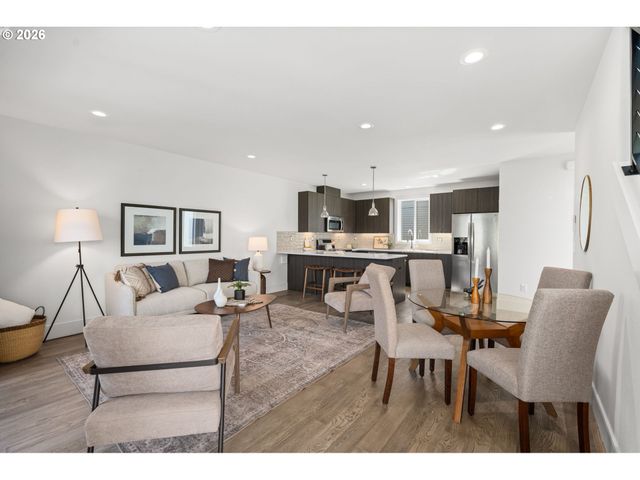 7204 Se STEELE St, Portland, OR 97206