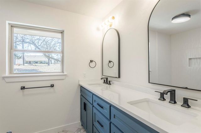 2717 S Berry Road, Norman, OK 73072