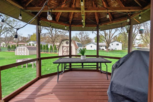9904 107th Place N, Maple Grove, MN 55369