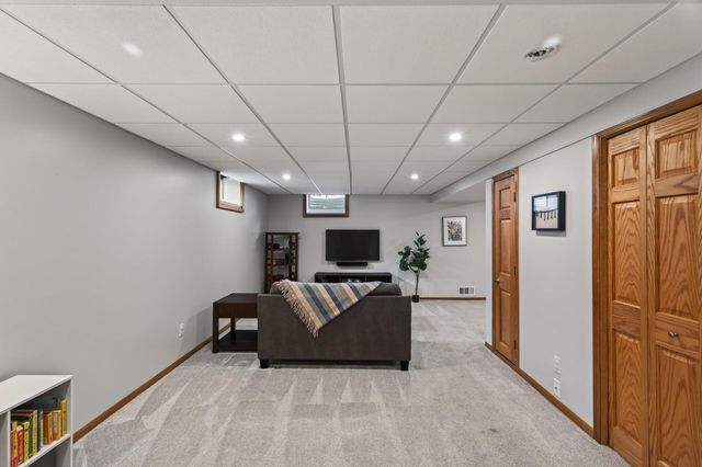 9904 107th Place N, Maple Grove, MN 55369