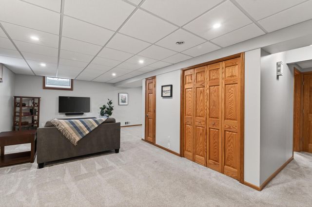 9904 107th Place N, Maple Grove, MN 55369
