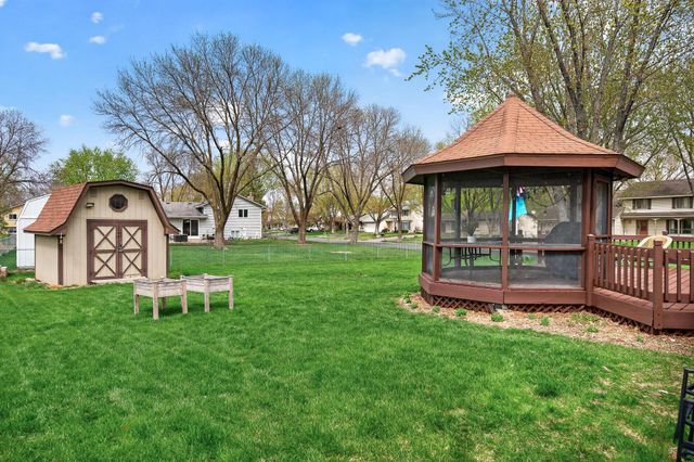 9904 107th Place N, Maple Grove, MN 55369