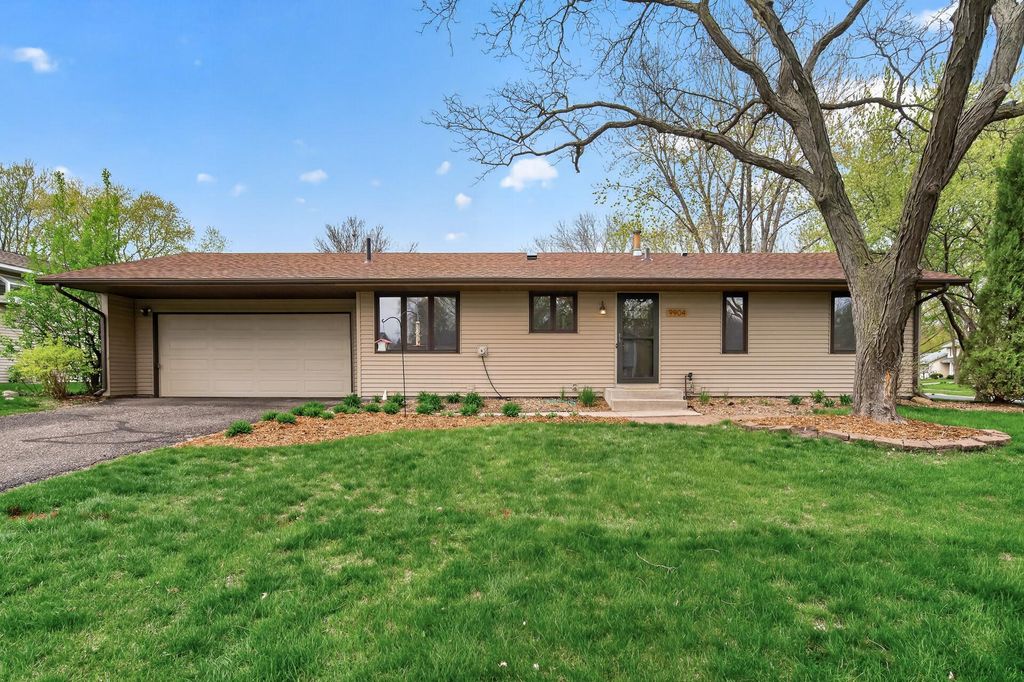 9904 107th Place N, Maple Grove, MN 55369
