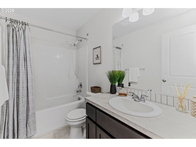 3631 Ne LAUREL St, Camas, WA 98607