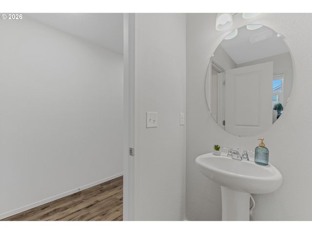 3631 Ne LAUREL St, Camas, WA 98607