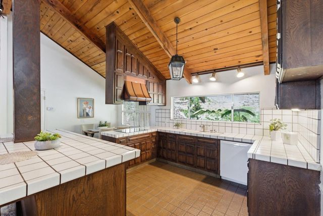 20100 Black Road, Los Gatos, CA 95033