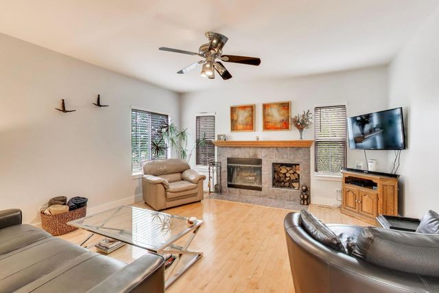 437 N Crooked Lake Lane, Lindenhurst, IL 60046
