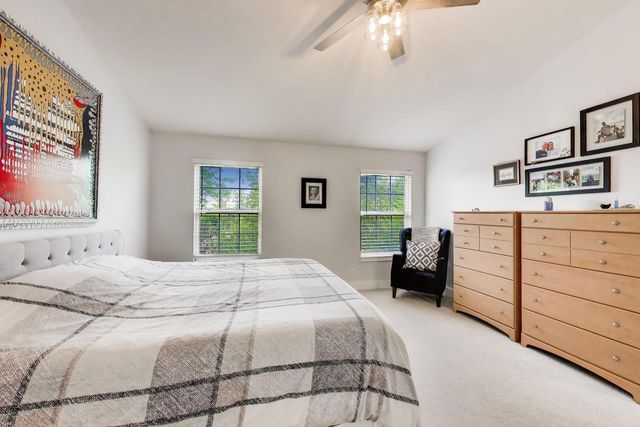 437 N Crooked Lake Lane, Lindenhurst, IL 60046