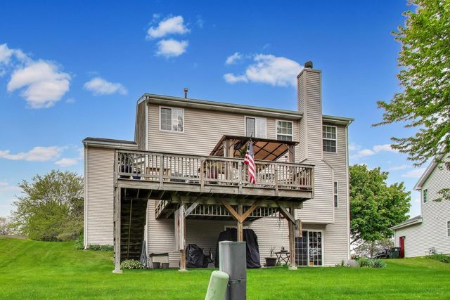 437 N Crooked Lake Lane, Lindenhurst, IL 60046