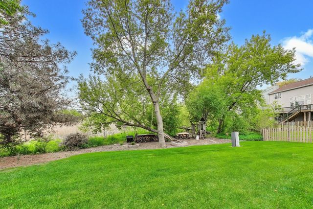 437 N Crooked Lake Lane, Lindenhurst, IL 60046