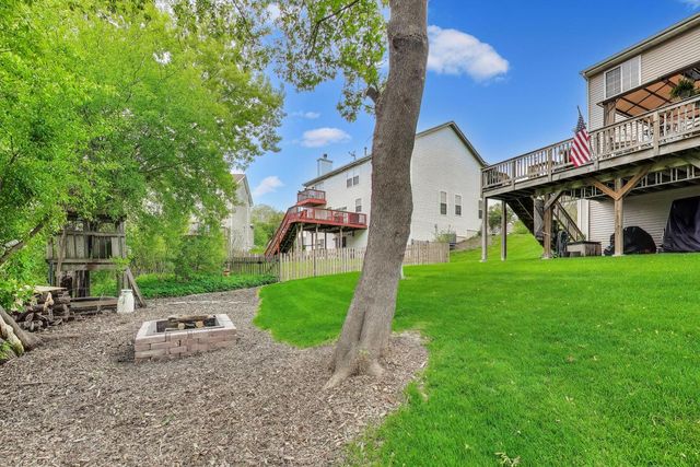437 N Crooked Lake Lane, Lindenhurst, IL 60046