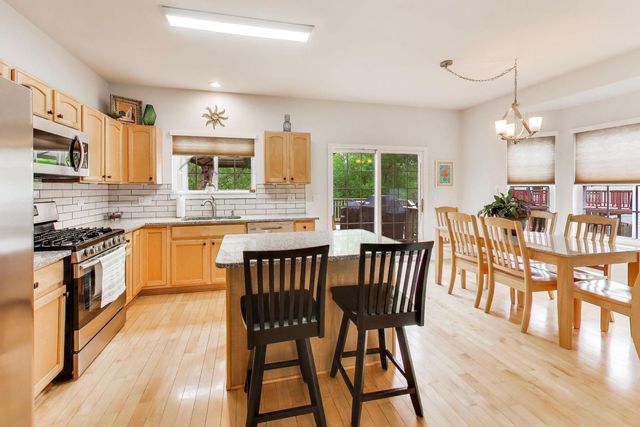 437 N Crooked Lake Lane, Lindenhurst, IL 60046