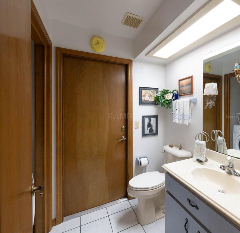 Image 12 of property listing at 2298 W PINE RIDGE BOULEVARD, Beverly Hills, FL 34465