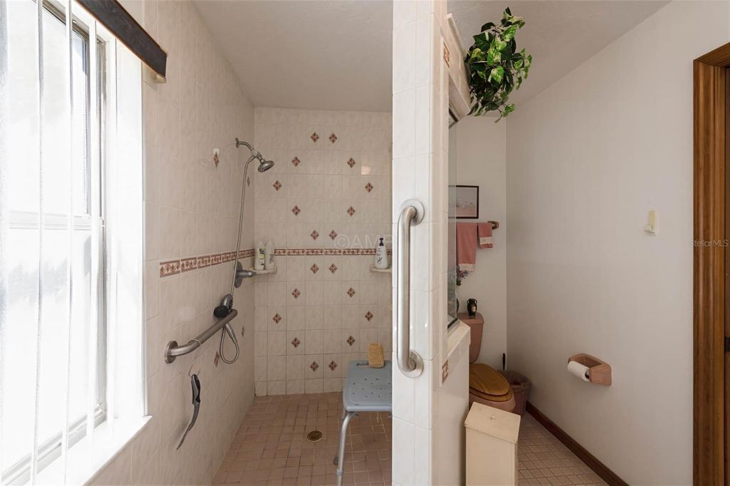 Image 25 of property listing at 2298 W PINE RIDGE BOULEVARD, Beverly Hills, FL 34465