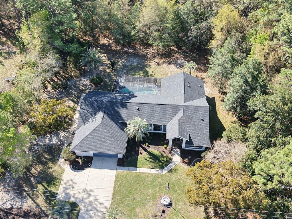 Image 4 of property listing at 2298 W PINE RIDGE BOULEVARD, Beverly Hills, FL 34465