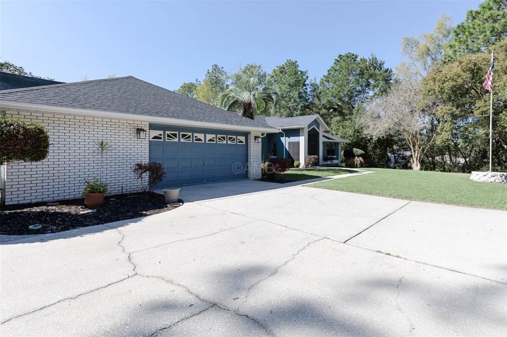 Image 34 of property listing at 2298 W PINE RIDGE BOULEVARD, Beverly Hills, FL 34465