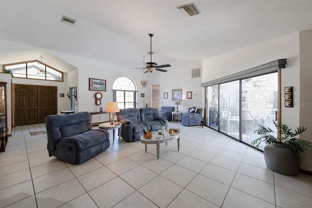 Image 7 of property listing at 2298 W PINE RIDGE BOULEVARD, Beverly Hills, FL 34465