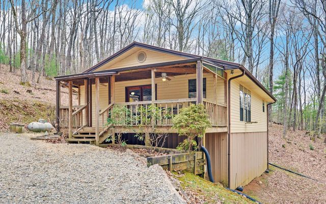 210 Mcdaniel Lane, Suches, GA 30572