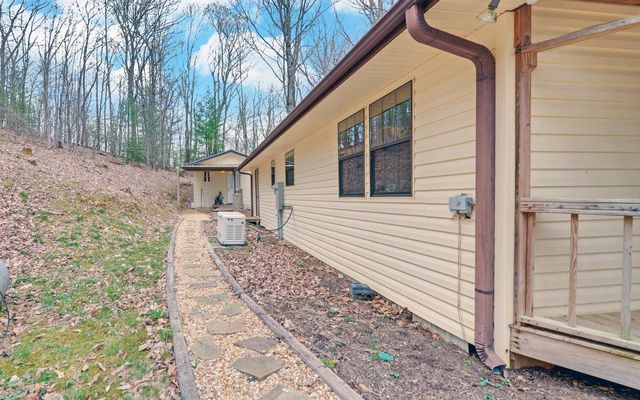 210 Mcdaniel Lane, Suches, GA 30572