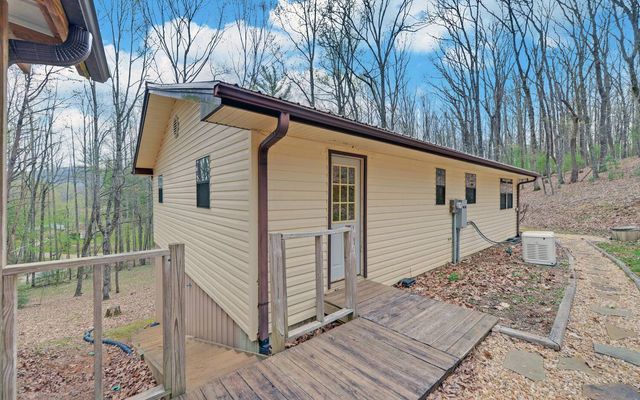 210 Mcdaniel Lane, Suches, GA 30572