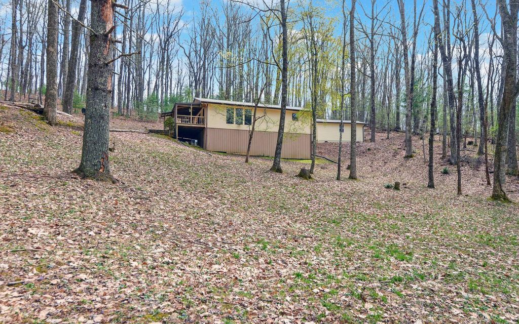 210 Mcdaniel Lane, Suches, GA 30572