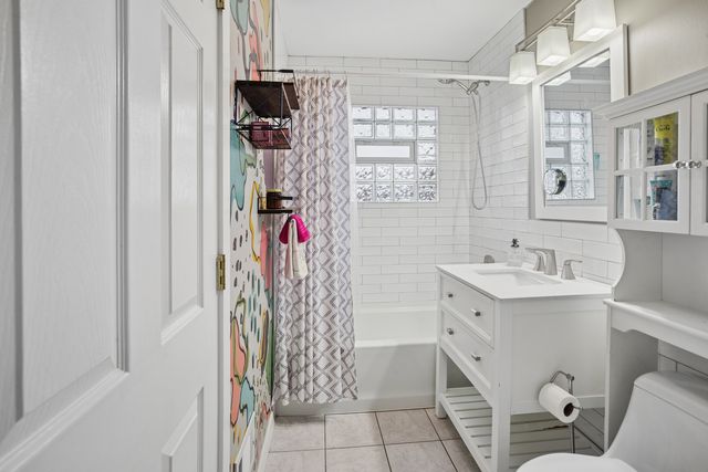 420 Radcliffe Avenue, Des Plaines, IL 60016