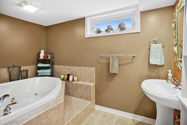 420 Radcliffe Avenue, Des Plaines, IL 60016