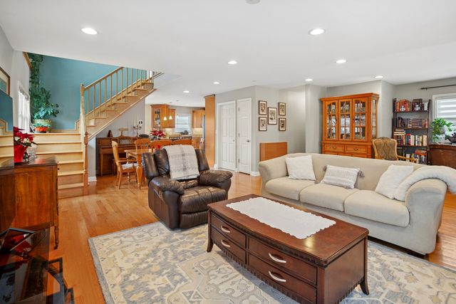 420 Radcliffe Avenue, Des Plaines, IL 60016