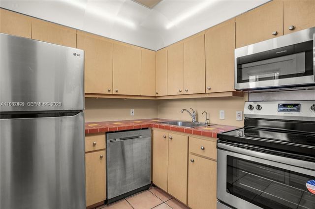 20500 W Country Club Drive 607, Aventura, FL 33180