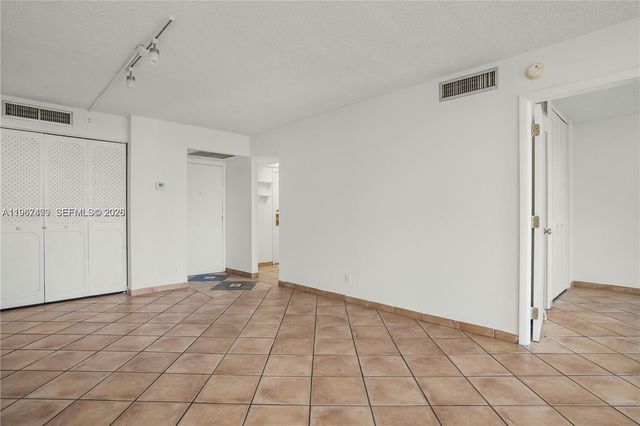 20500 W Country Club Drive 607, Aventura, FL 33180
