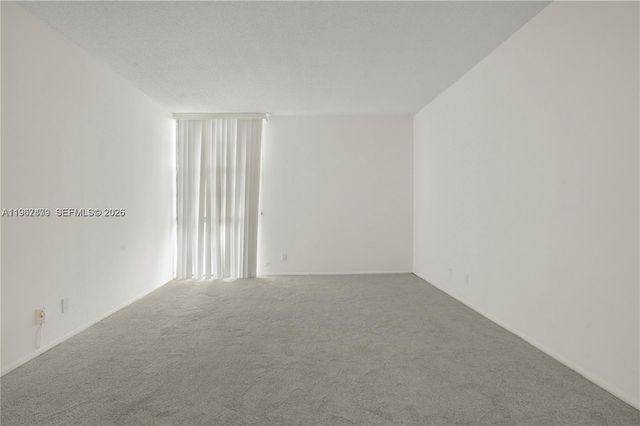 20500 W Country Club Drive 607, Aventura, FL 33180