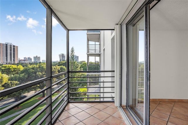 20500 W Country Club Drive 607, Aventura, FL 33180