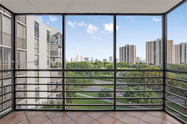 20500 W Country Club Drive 607, Aventura, FL 33180