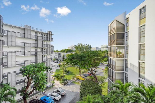 20500 W Country Club Drive 607, Aventura, FL 33180