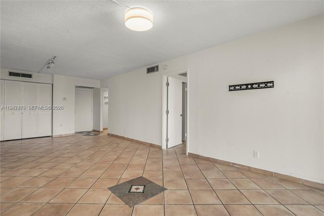 20500 W Country Club Drive 607, Aventura, FL 33180