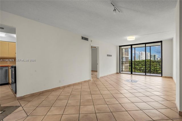 20500 W Country Club Drive 607, Aventura, FL 33180