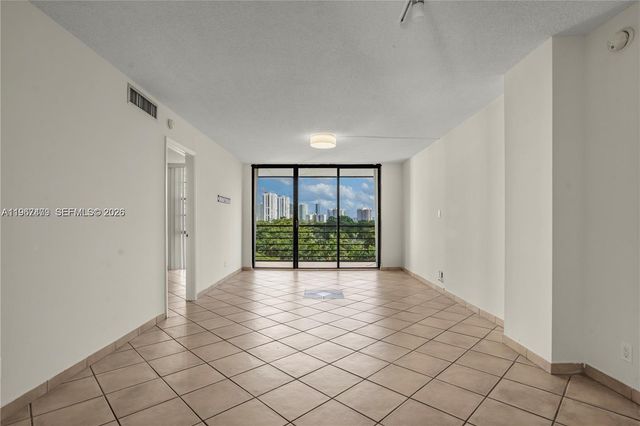 20500 W Country Club Drive 607, Aventura, FL 33180