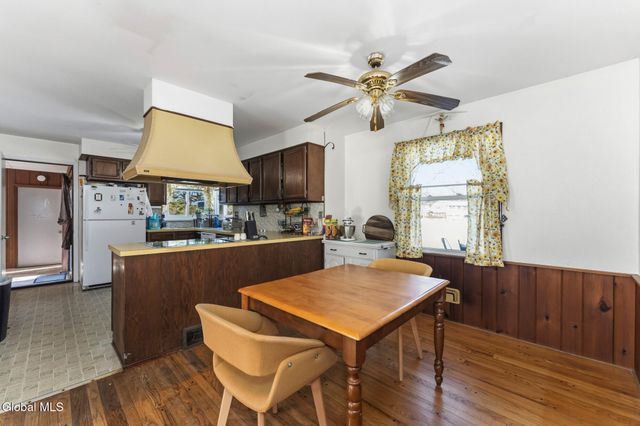 10 Skyview Drive, Colonie, NY 12047