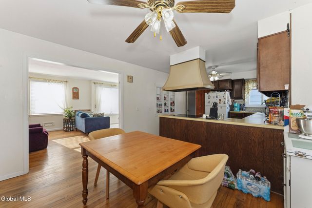 10 Skyview Drive, Colonie, NY 12047