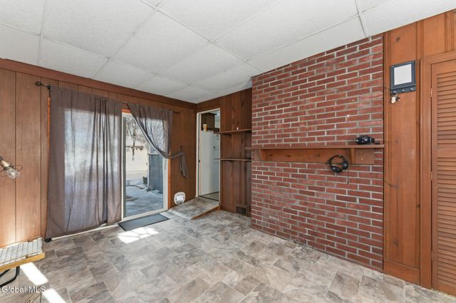 10 Skyview Drive, Colonie, NY 12047