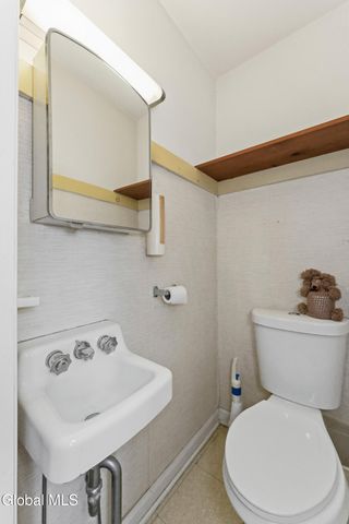 10 Skyview Drive, Colonie, NY 12047