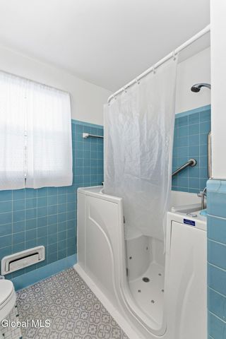 10 Skyview Drive, Colonie, NY 12047