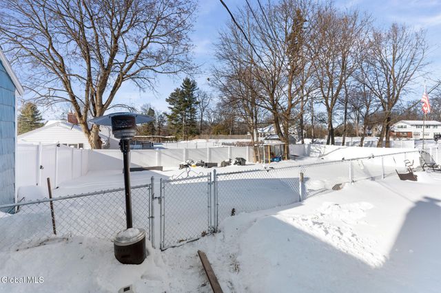 10 Skyview Drive, Colonie, NY 12047