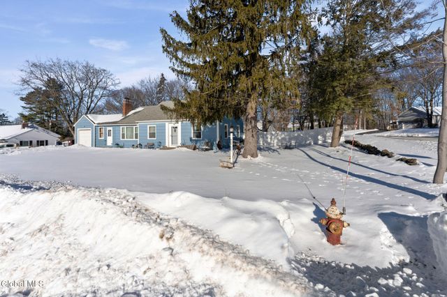 10 Skyview Drive, Colonie, NY 12047