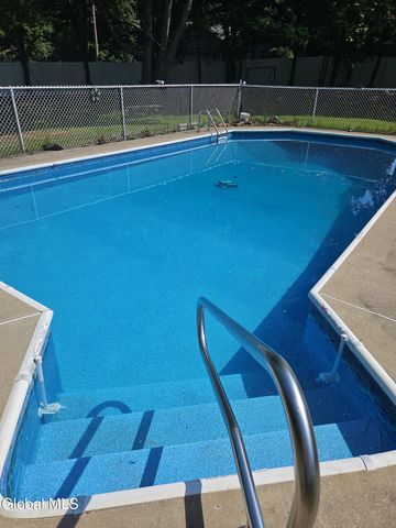 10 Skyview Drive, Colonie, NY 12047