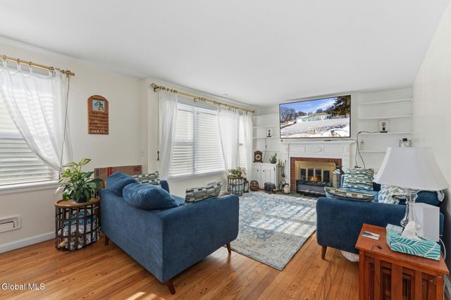 10 Skyview Drive, Colonie, NY 12047