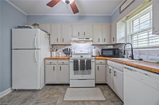 1105 Robin Hood Road F, High Point, NC 27262