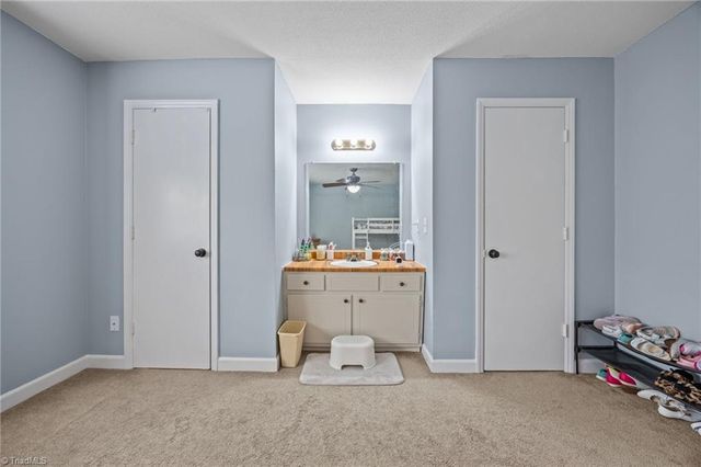 1105 Robin Hood Road F, High Point, NC 27262