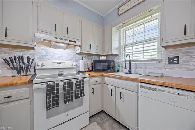 1105 Robin Hood Road F, High Point, NC 27262